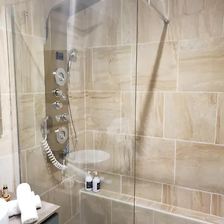 Maison Du Bonheur 2 A Entier Avec Parking Apartman Troyes