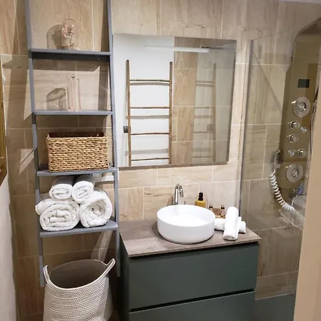 Maison Du Bonheur 2 A Entier Avec Parking Apartman